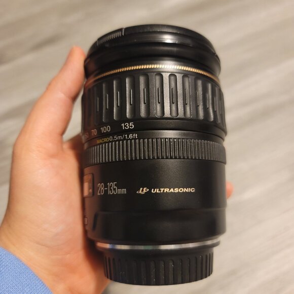 Canon EF Ultrasonic 28-135mm F/3.5-5.6 IS camera lens - Picture 5 of 8